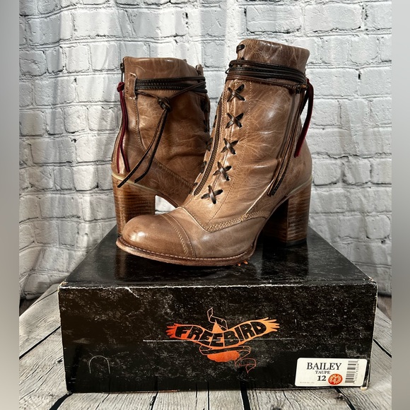 Freebird “Bailey” booties - Picture 1 of 5